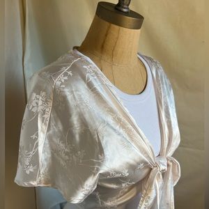 EUC Shein ivory crop top that ties size Medium